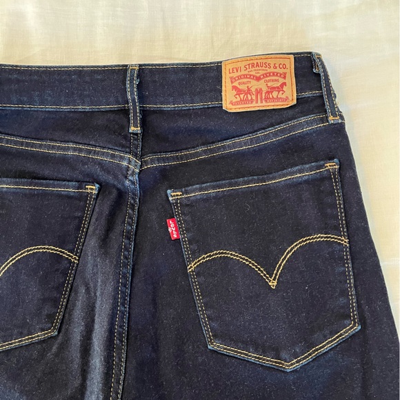 Levi’s dark wash Jeans - Picture 6 of 6